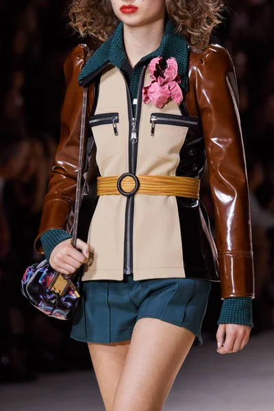 Look 50